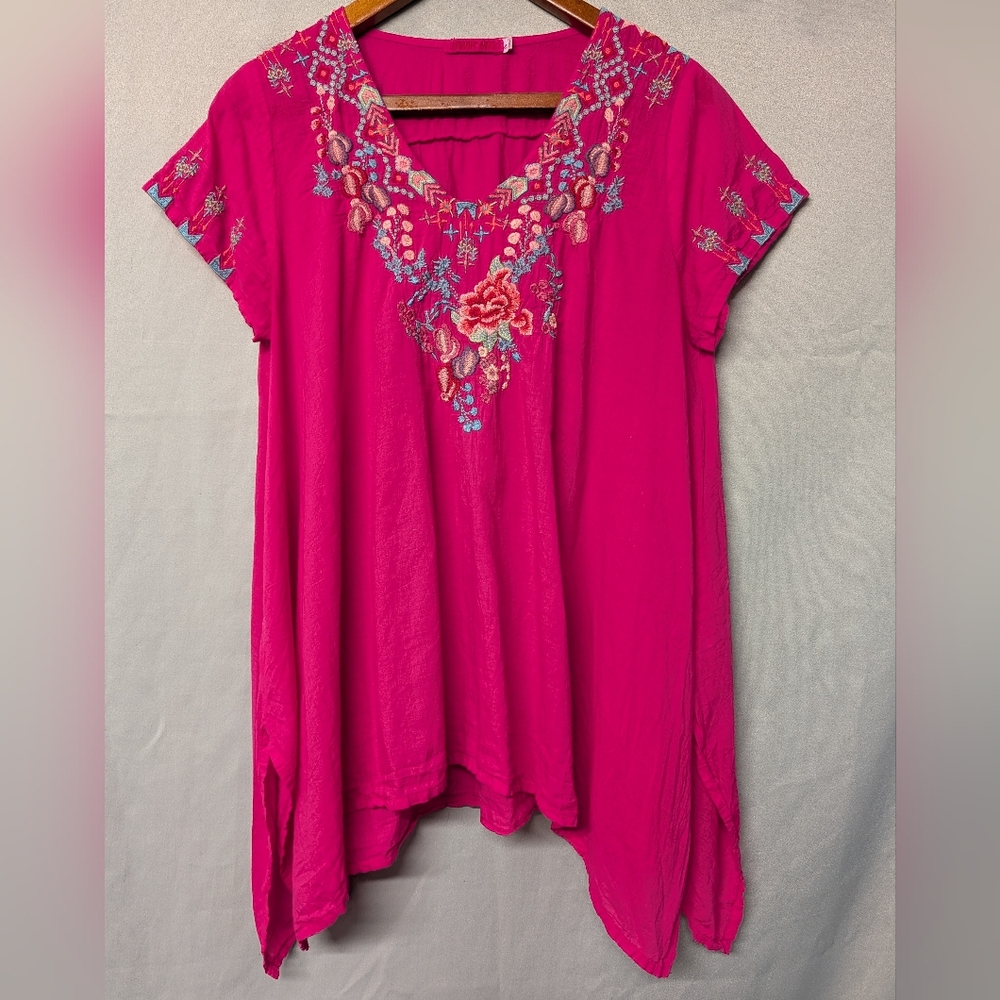 Johnny Was Hot Pink Floral Embroidered V-Neck Short Sleeve Blouse Size Small EUC